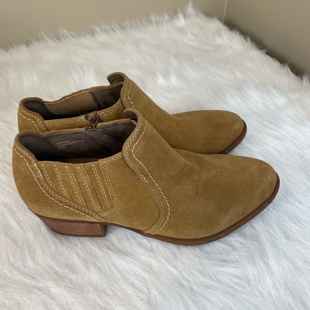 Earth Peak Peru Women’s Suede Ankle Booties in Tan 9.5